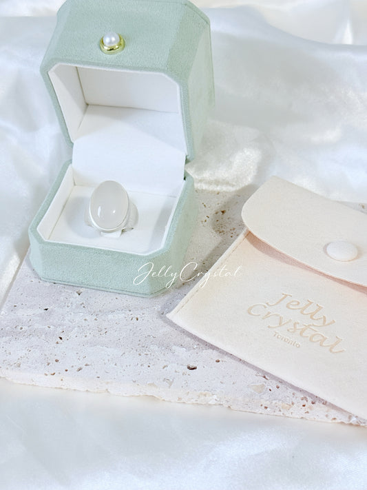 Bold Oval Agate Ring (Black / White)