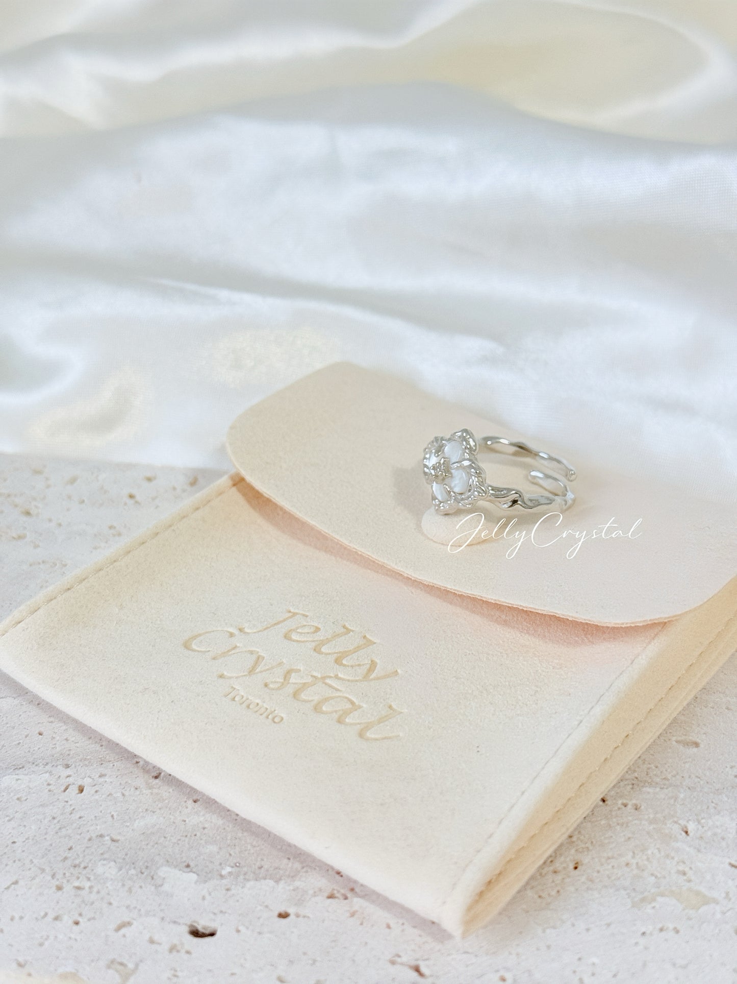 Opera Clover Relief Silver Ring