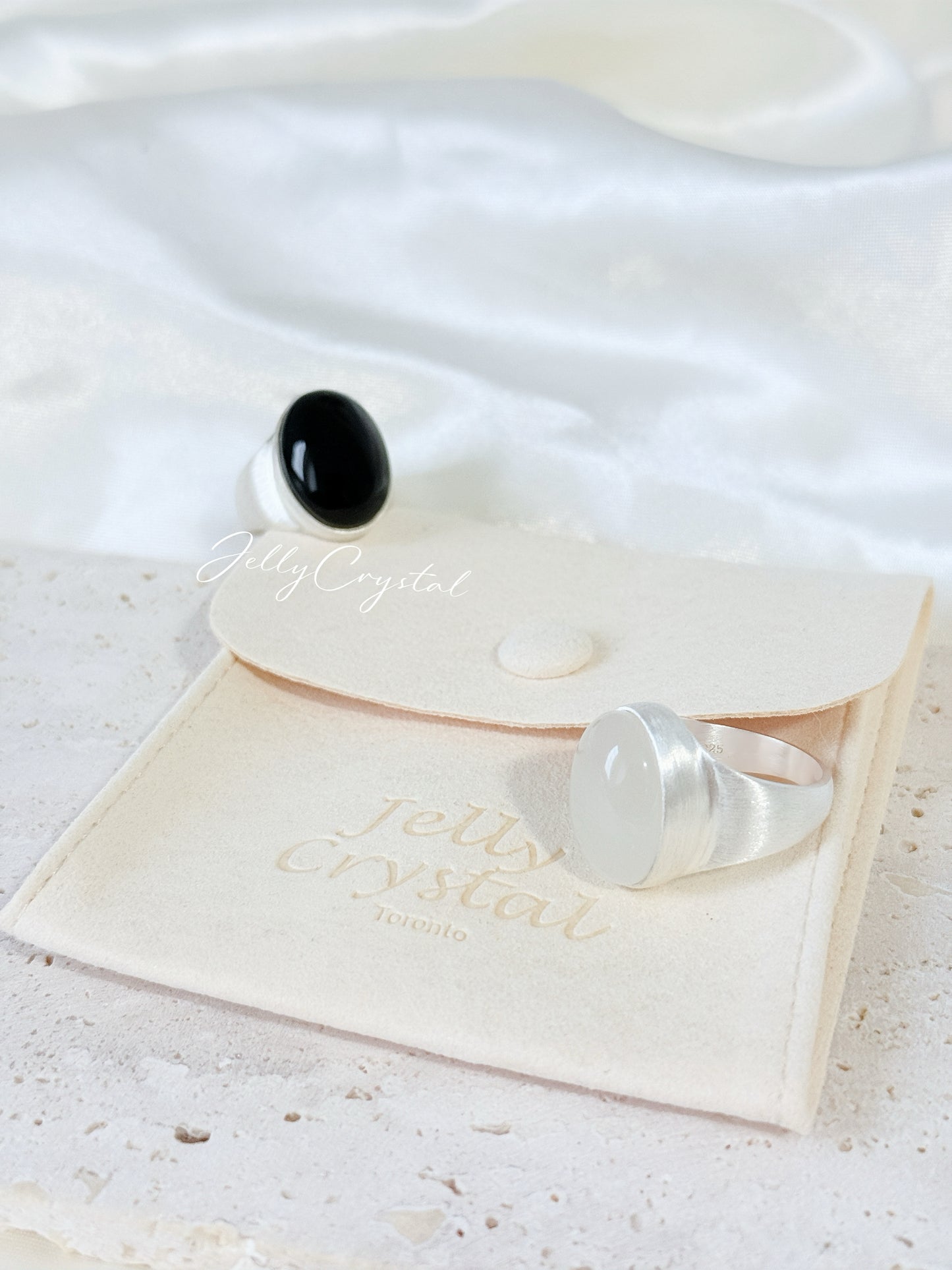 Bold Oval Agate Ring (Black / White)