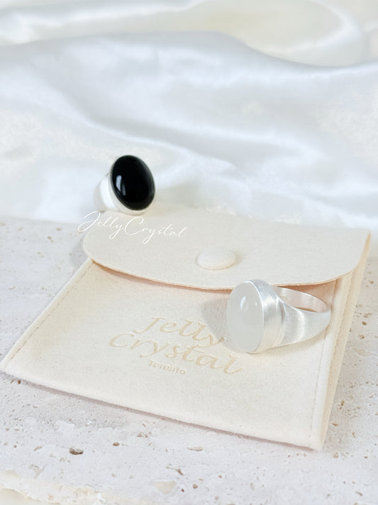 Bold Oval Agate Ring (Black / White)