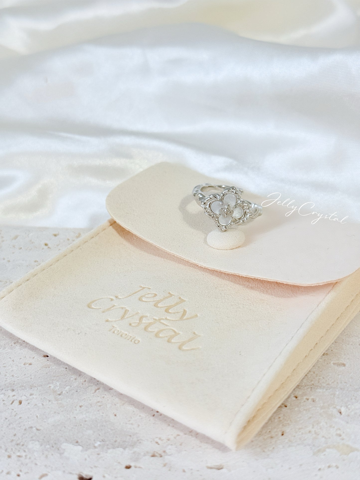 Opera Clover Relief Silver Ring