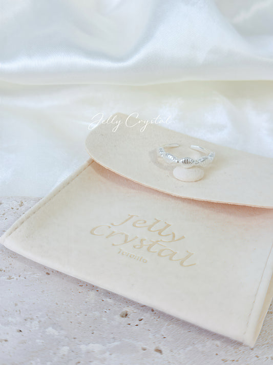 Seashell Row Silver Ring