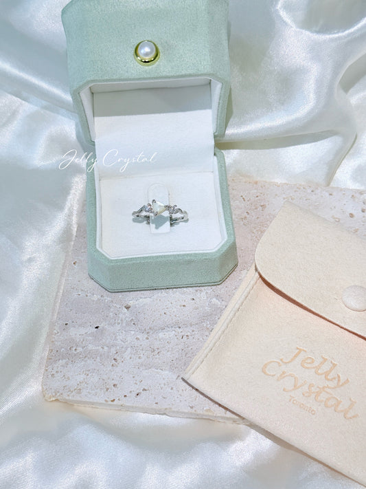 Triangle Shell Zicron Silver Ring