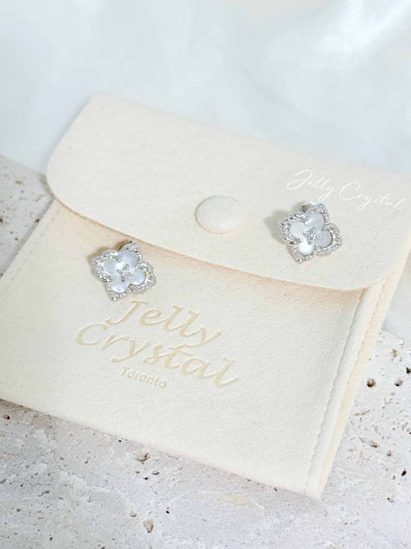 Opera Clover Relief Silver Studs